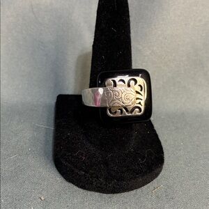 Contemporary Silpada Black and Silver Ring